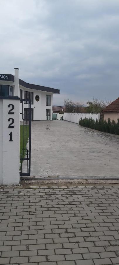 Accent Garden Apartment Deva Luaran gambar